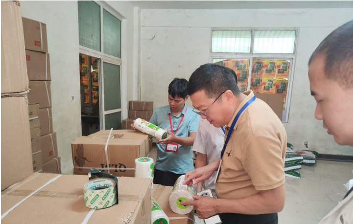 重拳出擊！海口龍華區查獲兩批違禁塑料制品，推動生態環境材料銷售